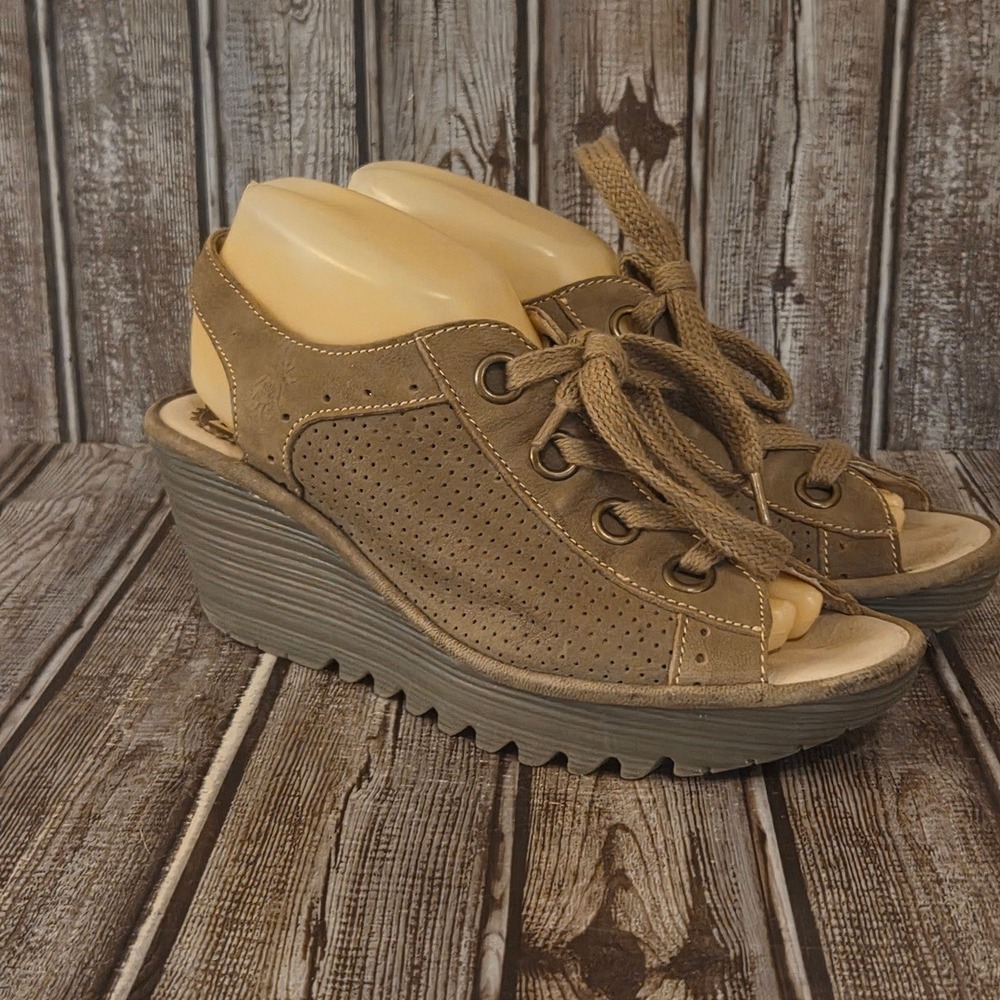 Sz 39 / 8-8.5 Fly London Yuta Taupe Perforated Leather Lace Up Wedge Sandals